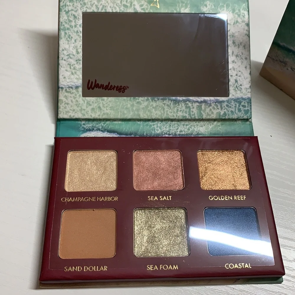 New, never been used. Wander Wanderess seascape eyeshadow palette 🎨
